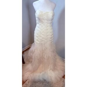 Galina Signature SWG523 Ivory Tulle Trumpet Wedding Gown Size 8 Sweep Train